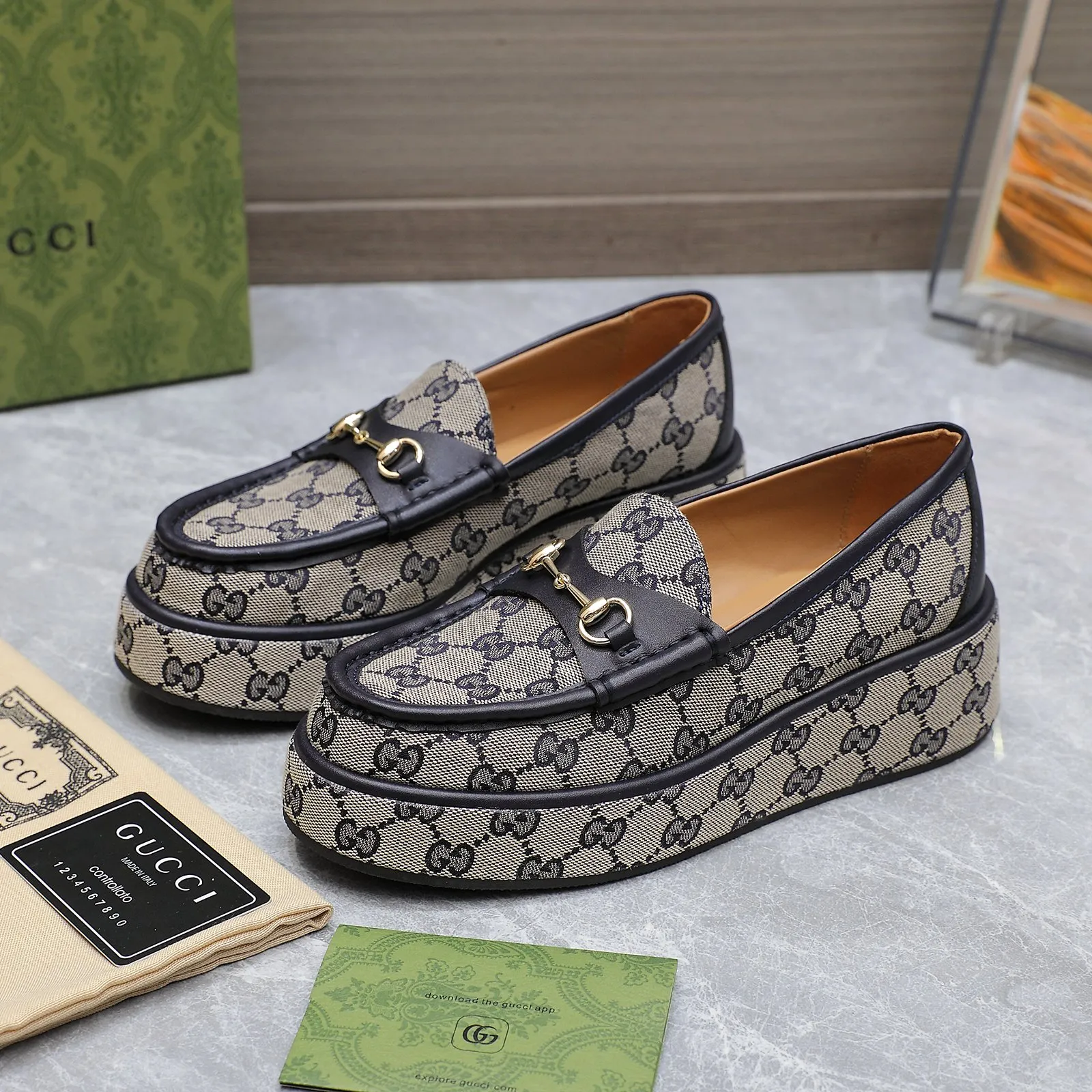 👟👟Ex-factory price 680👟👟 ⚡️The highest version 🔥🔥🔥💯💯💯 ⚡️2024 counter latest model ⚠️original replica ⚡️ Gucci’s latest popular wedge platform shoes - available simultaneously at counters Authentic European style, perfect on the feet💃💃When worn with this shoe, it is elegant and crystal clear. Regardless of the materials of the accessories, they are all customized 1:1. You must go to get the original version. The entire series is full of exciting and beautiful elements. ❶ Upper: cowhide/double G embroidered texture ❷ Inner lining: sheepskin ❸ Feet: sheepskin ❹Outsole: Imported from Italy ❺ Water platform height: 3.5CM in front and 5.5CM in back ❻Packaging: Original full set of packaging ❼Number of codes: 35-42 (40.41.42 customization is not returnable)